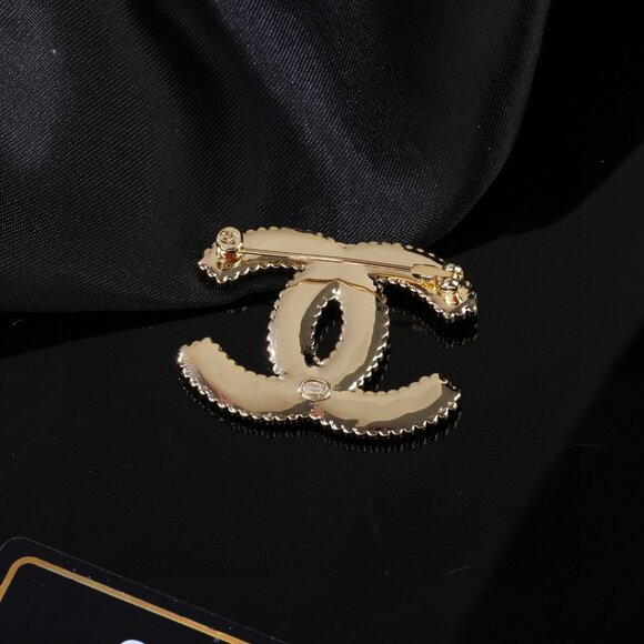 Chanel brooch - Picture 2 of 5